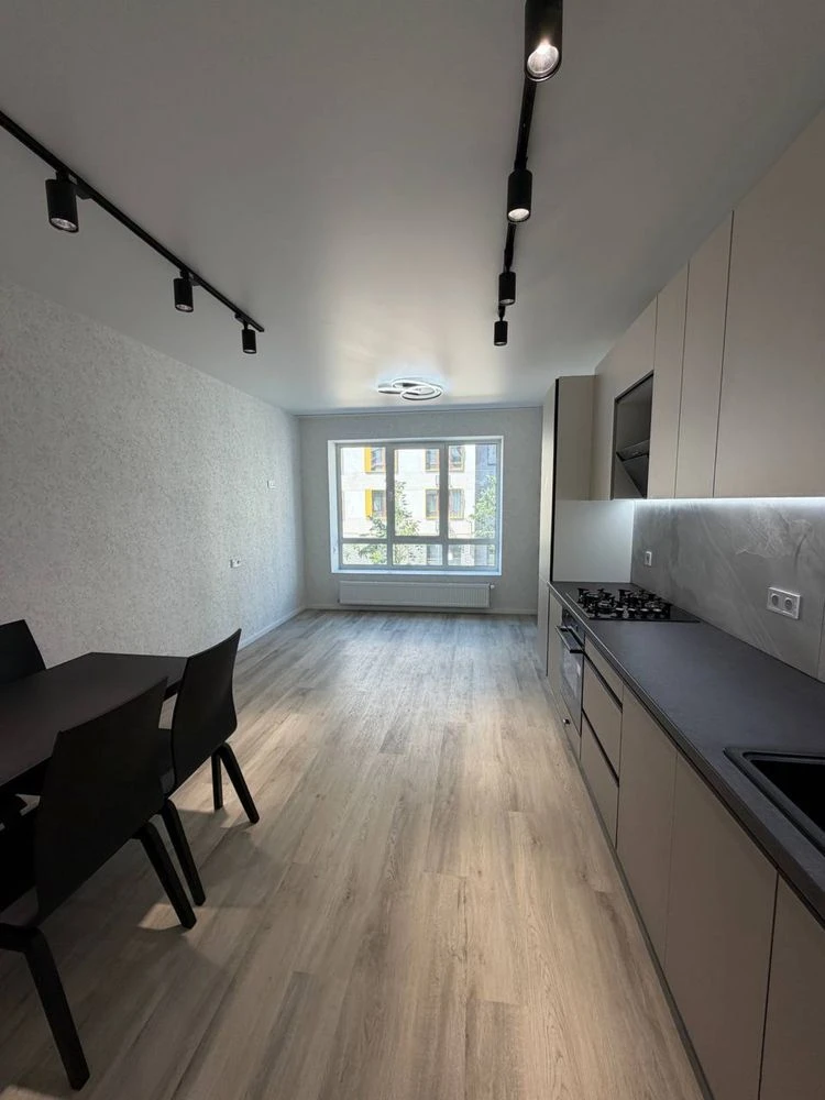 Sale, MOLODIST', 1-bedroom apartment with new renovation, NO ONE lives here