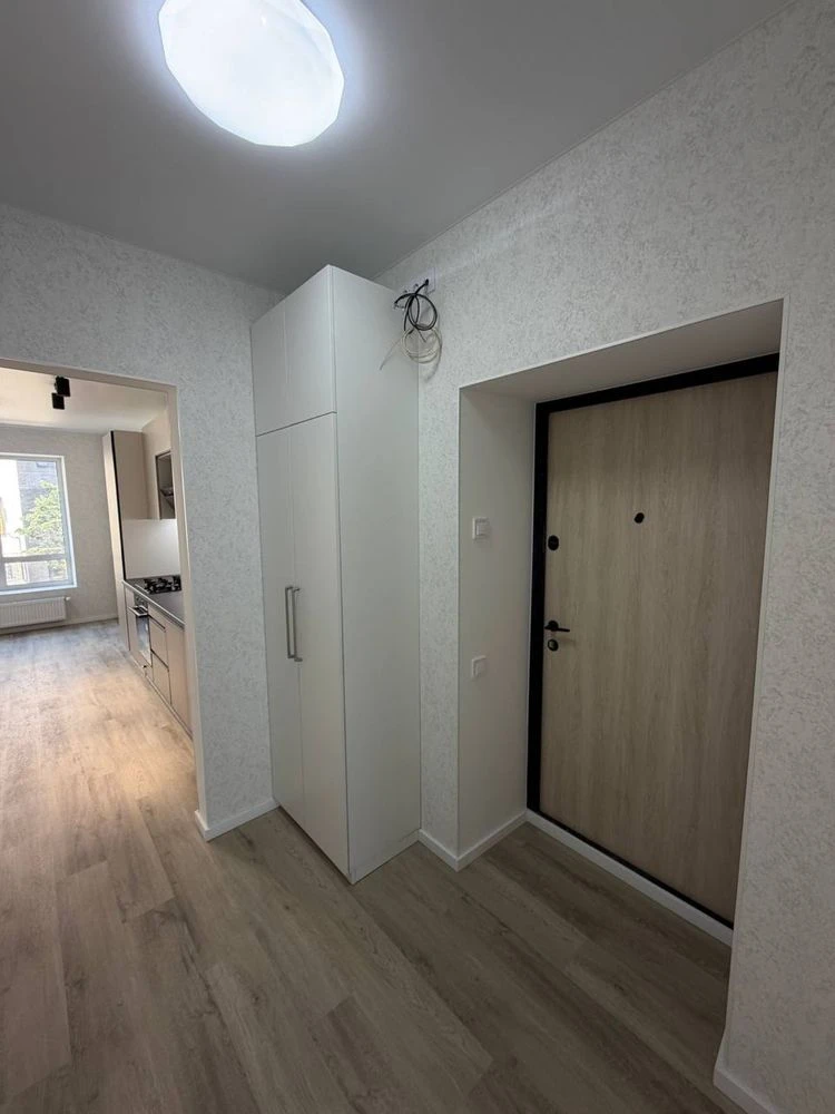 Sale, MOLODIST', 1-bedroom apartment with new renovation, NO ONE lives here