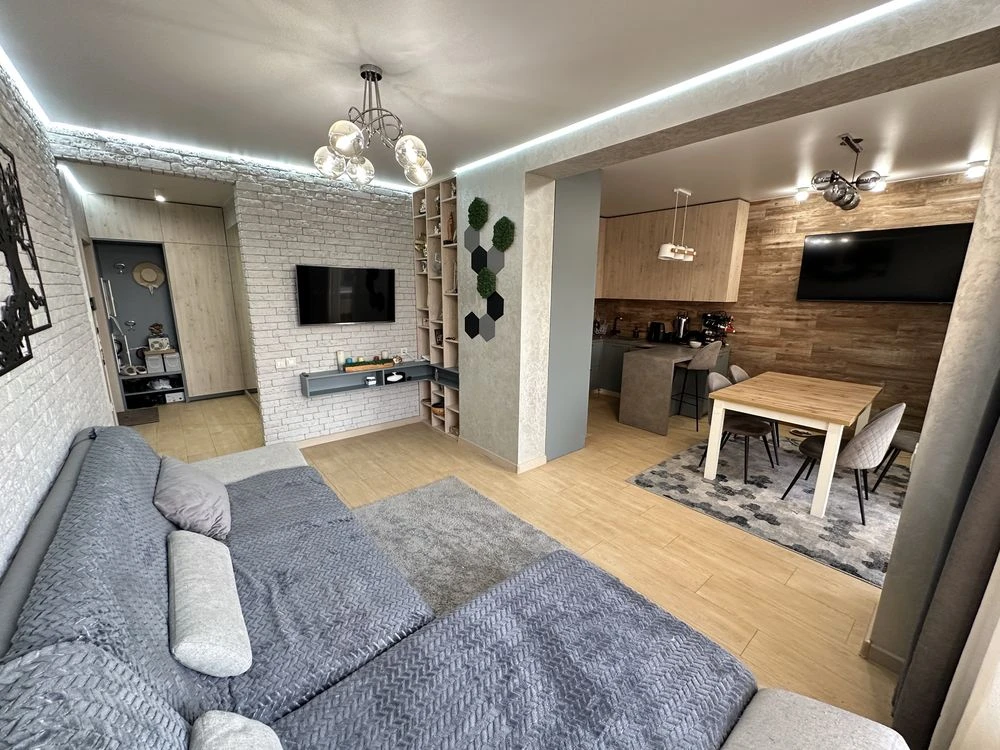 Spacious two-bedroom apartment 80sqm with a studio kitchen in Irpin