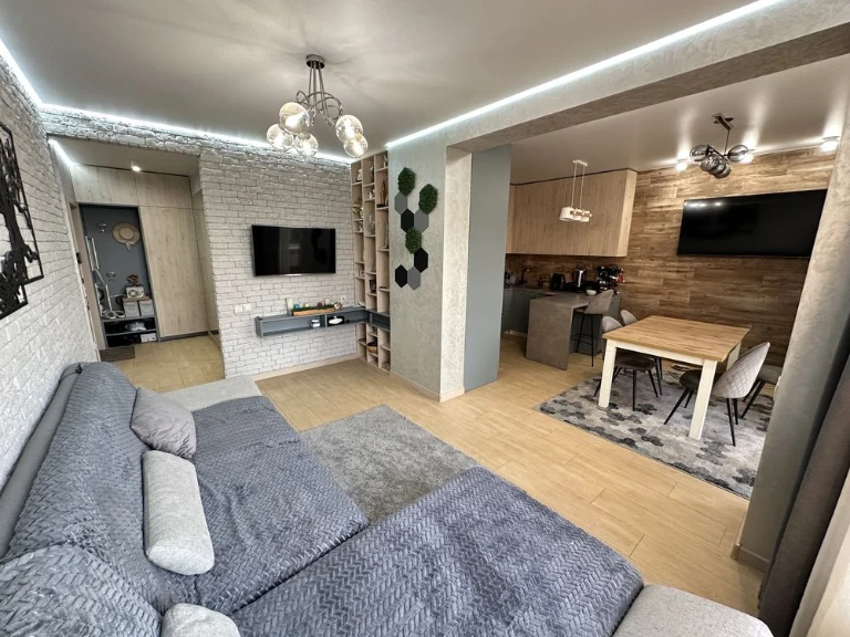 Spacious two-bedroom apartment 80sqm with a studio kitchen in Irpin
