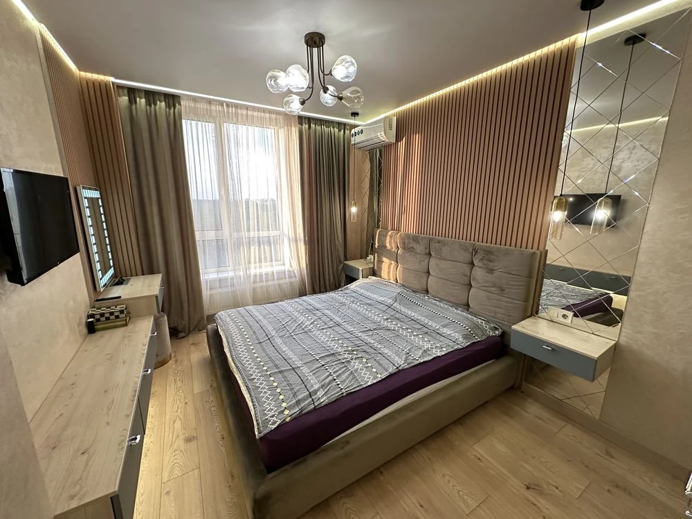 Spacious two-bedroom apartment 80sqm with a studio kitchen in Irpin