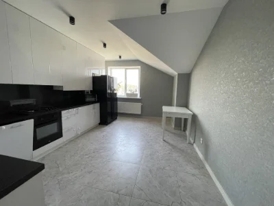 Spacious Two-Bedroom Apartment 64 m2 with Quick Access to Kyiv