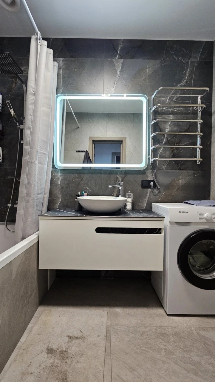 2-room apartment with renovation in the city center. Dressing room.