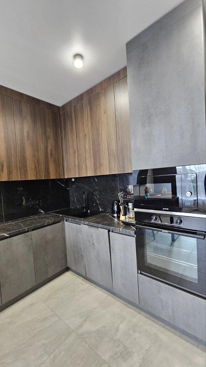 2-room apartment with renovation in the city center. Dressing room.