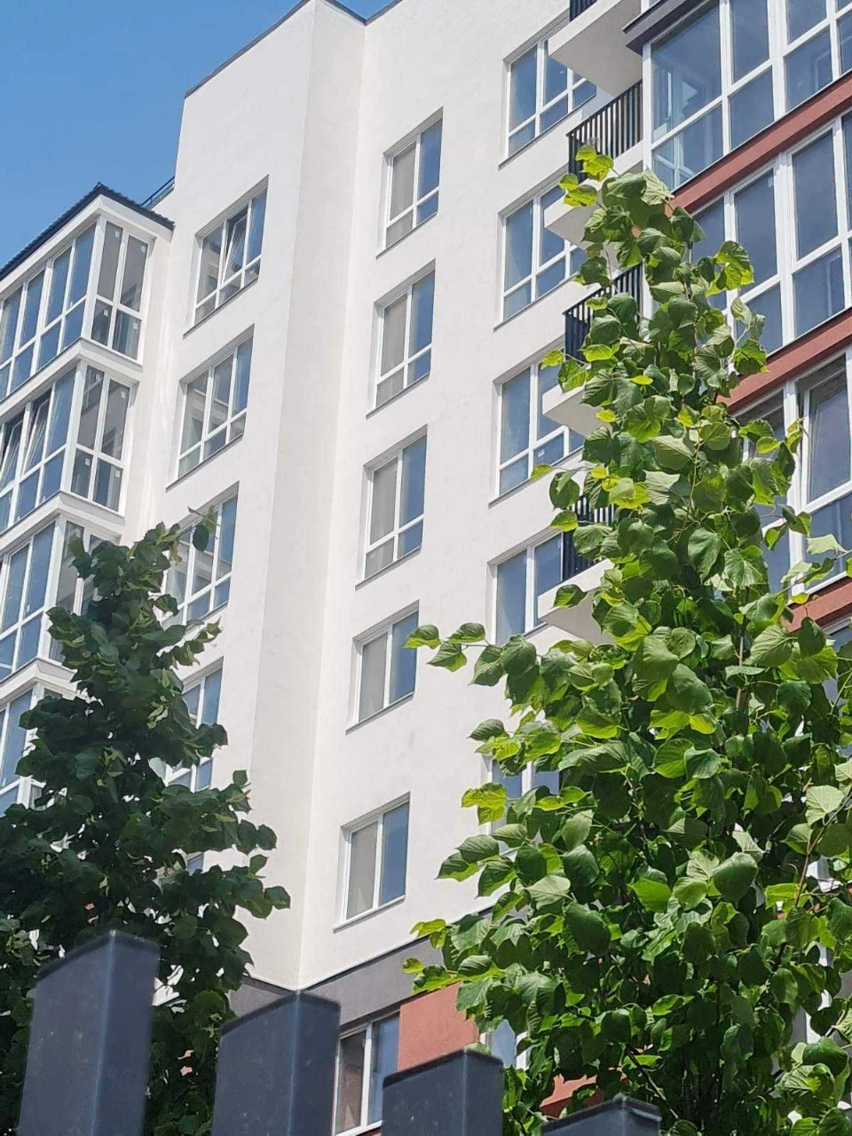 Продається квартира в готовому зданому будинку з красивим ви