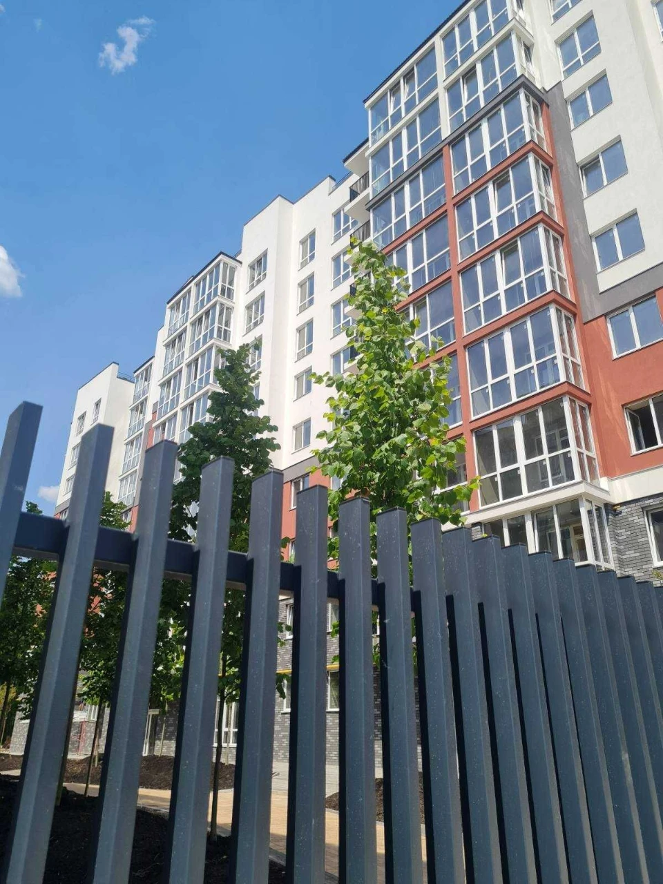 Продається квартира в готовому зданому будинку з красивим ви