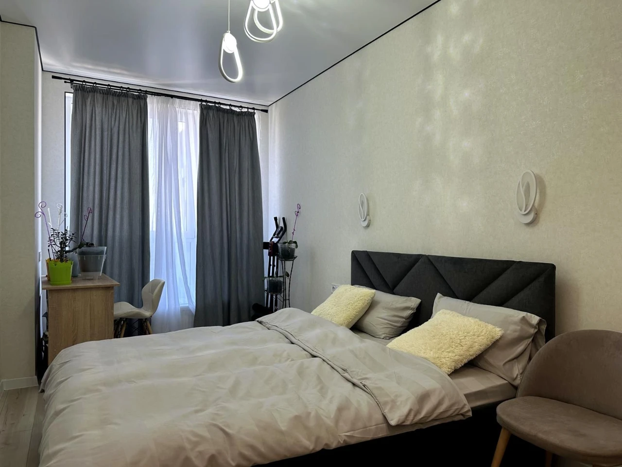 Fully furnished 1BR 49 sq meters in the area of Central Park