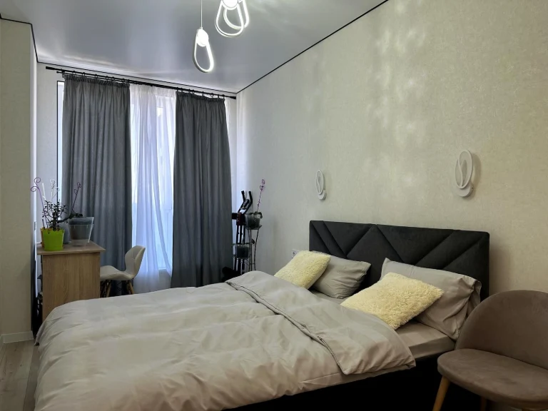 Fully furnished 1BR 49 sq meters in the area of Central Park