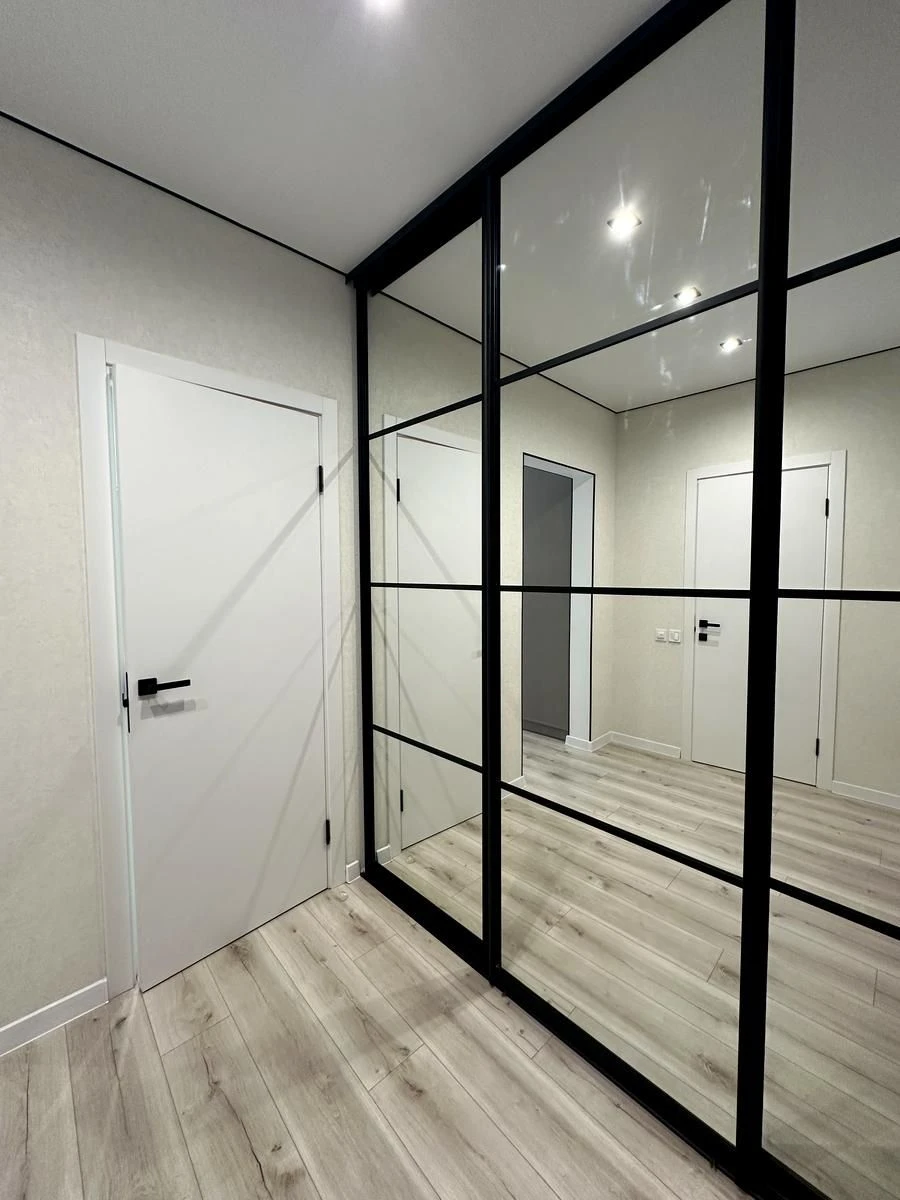Fully furnished 1BR 49 sq meters in the area of Central Park
