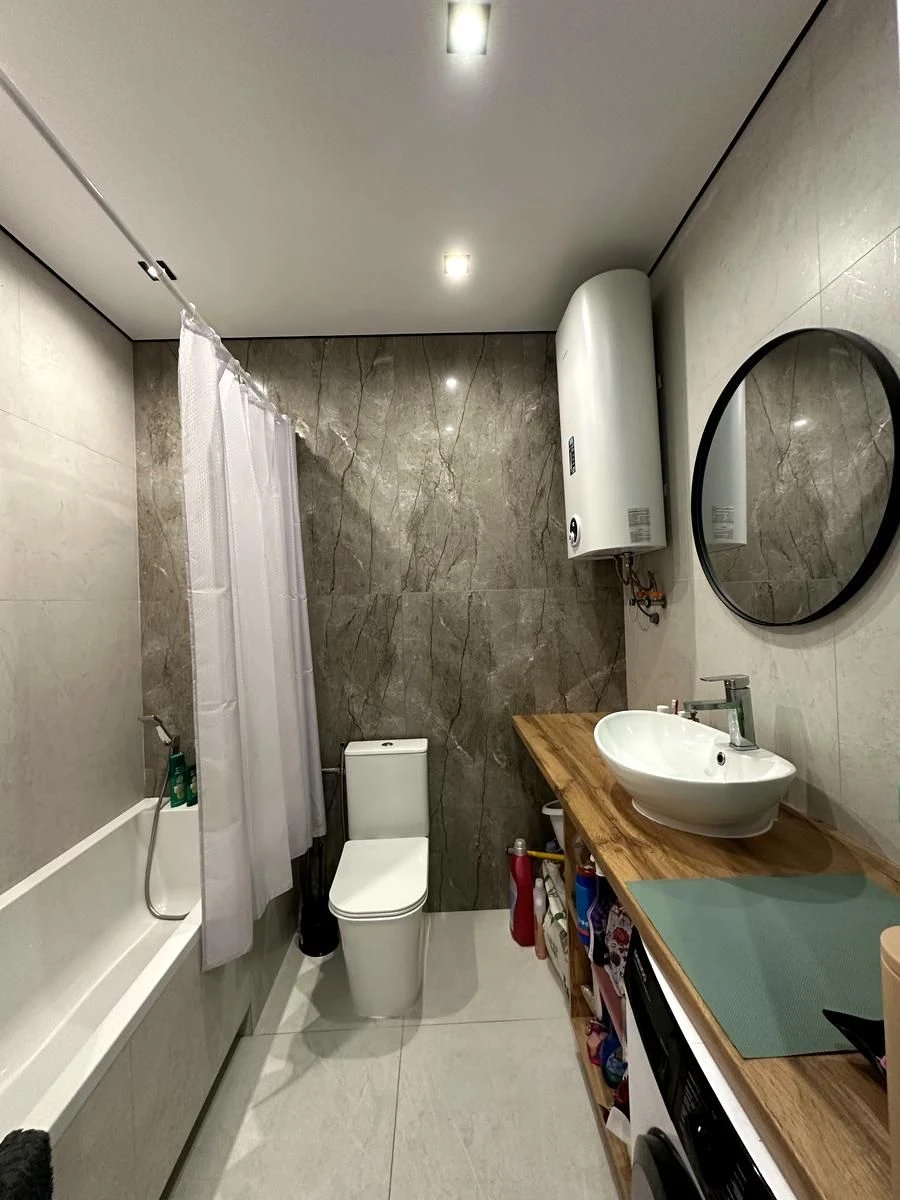 Fully furnished 1BR 49 sq meters in the area of Central Park