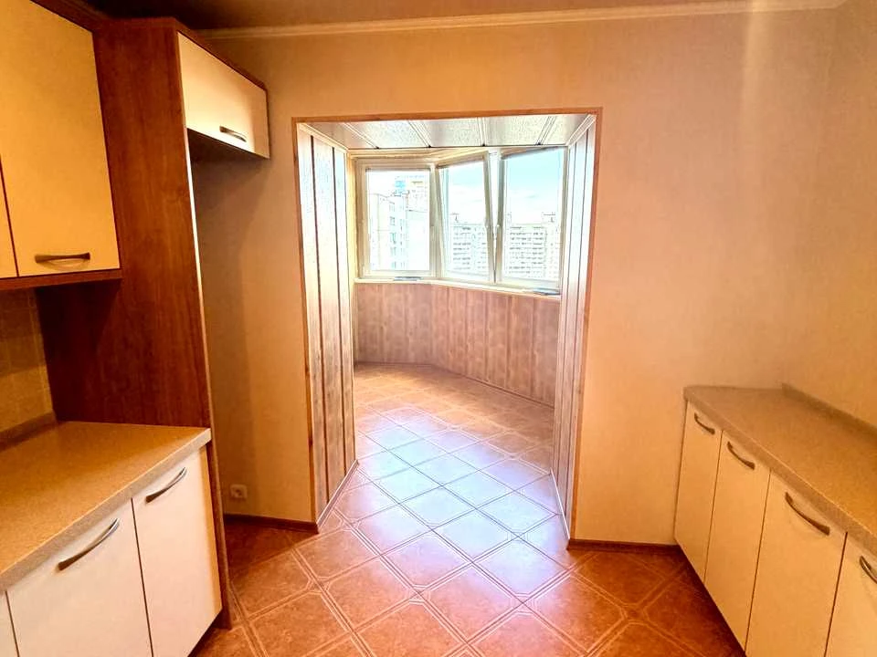 Apartment. Kyiv, Dragomanova St.