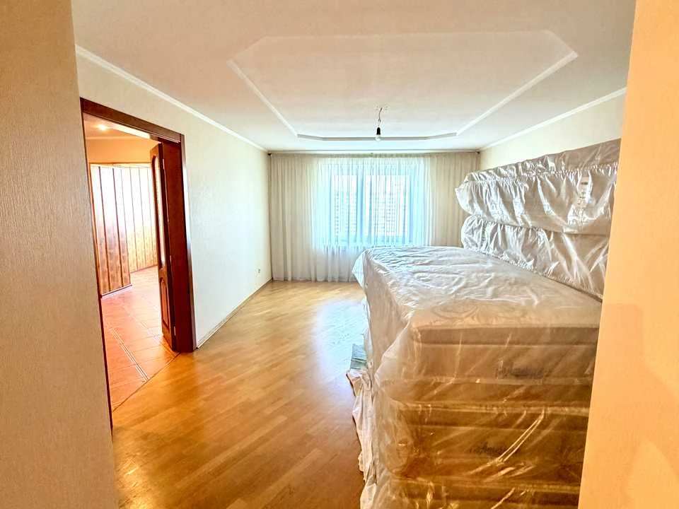 Apartment. Kyiv, Dragomanova St.