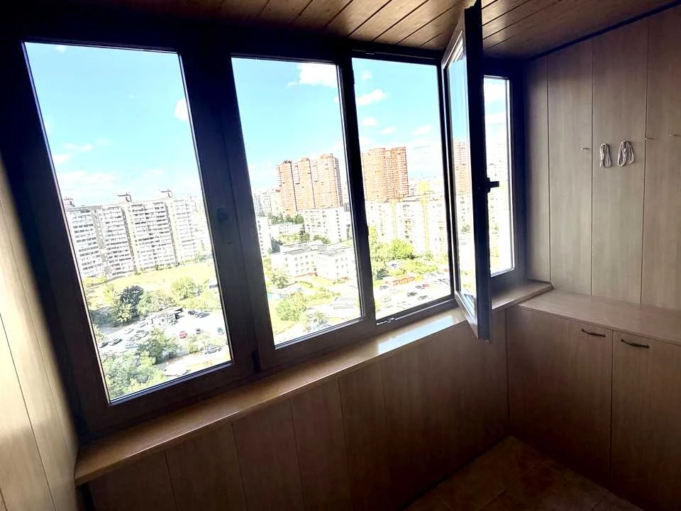 Apartment. Kyiv, Dragomanova St.