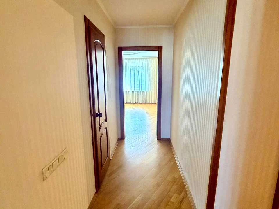 Apartment. Kyiv, Dragomanova St.