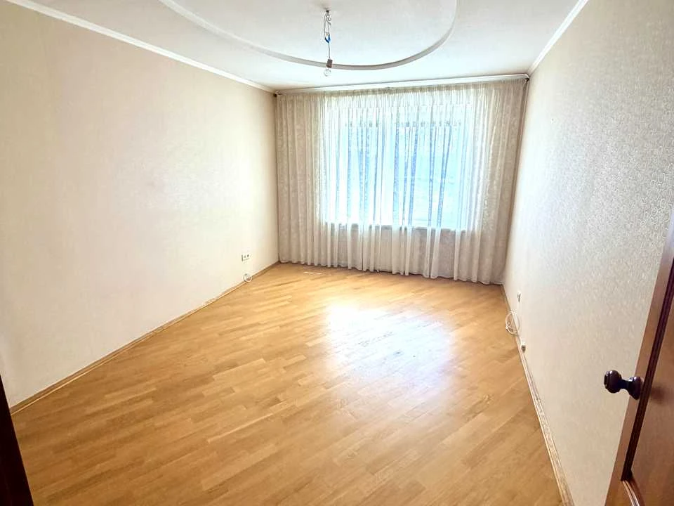 Apartment. Kyiv, Dragomanova St.