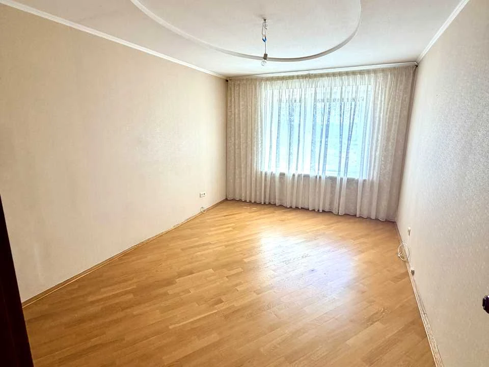 Apartment. Kyiv, Dragomanova St.