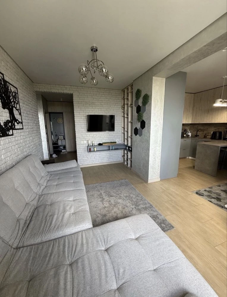 Taxes 2%, 2-room apartment with high-quality renovation! Certificate, Established