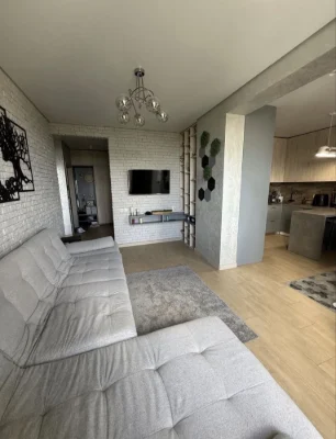 Taxes 2%, 2-room apartment with high-quality renovation! Certificate, Established