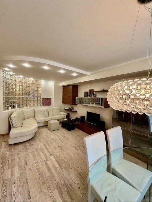 3-room apartment for sale with renovation in Poznyaki