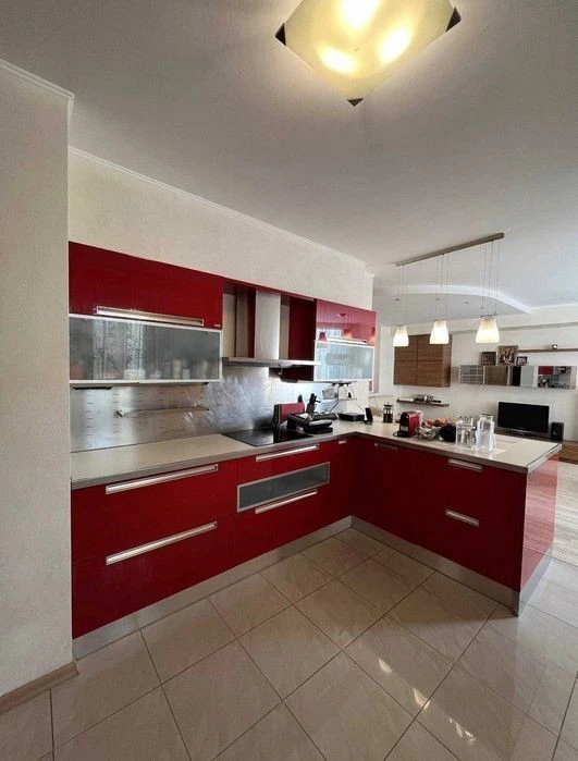 3-room apartment for sale with renovation in Poznyaki