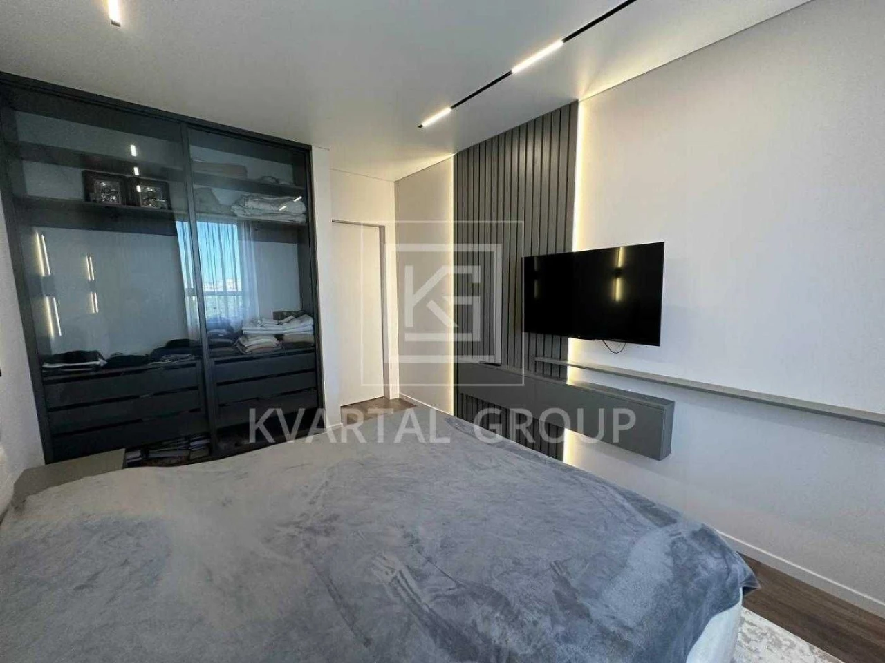 For Sale: Large 2-bedroom apartment in Irpin! Designer renovation!
