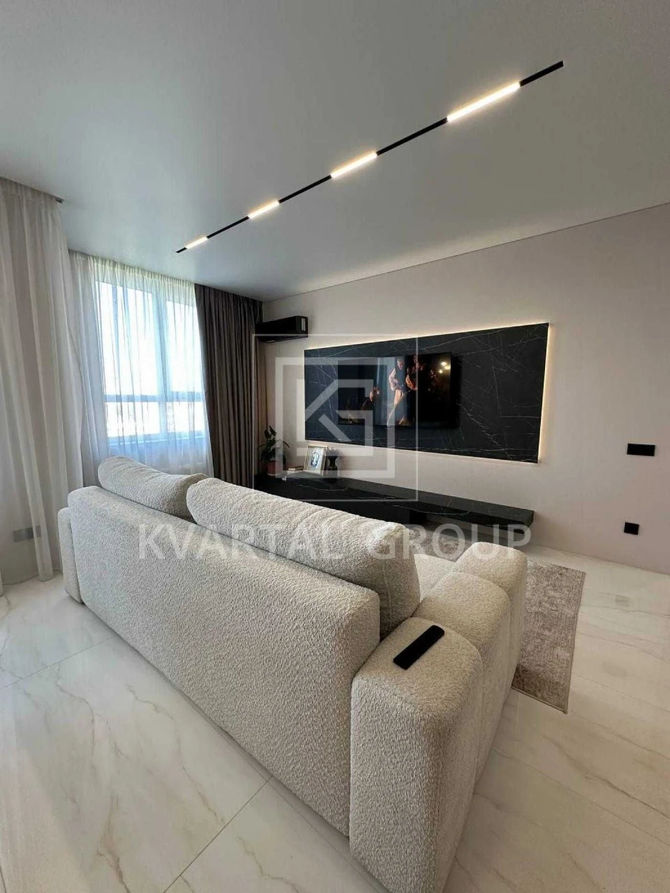 For Sale: Large 2-bedroom apartment in Irpin! Designer renovation!