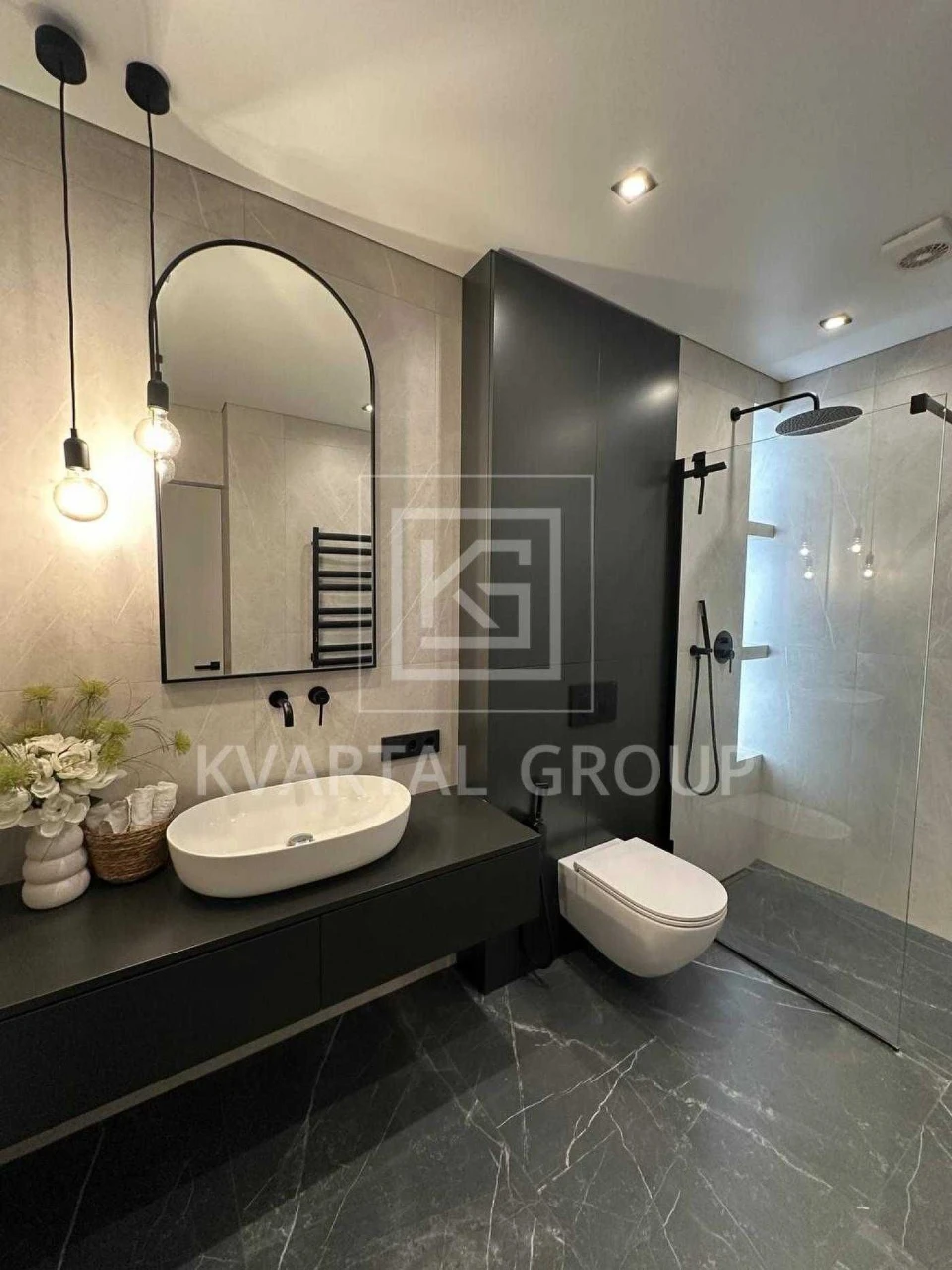 For Sale: Large 2-bedroom apartment in Irpin! Designer renovation!