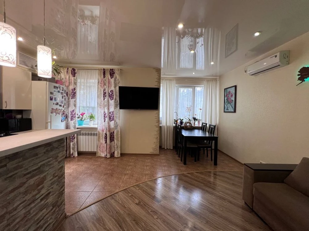 Продаж 2-кімнатної квартири з ремонтом, 65 м², державна реєстрація