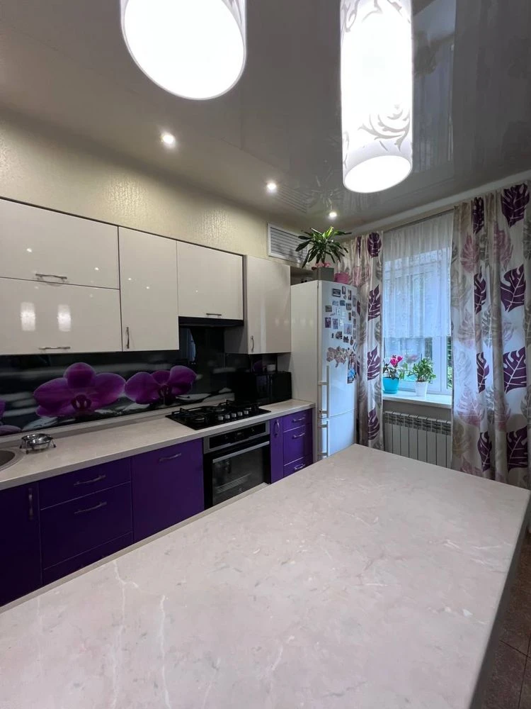 Продаж 2-кімнатної квартири з ремонтом, 65 м², державна реєстрація