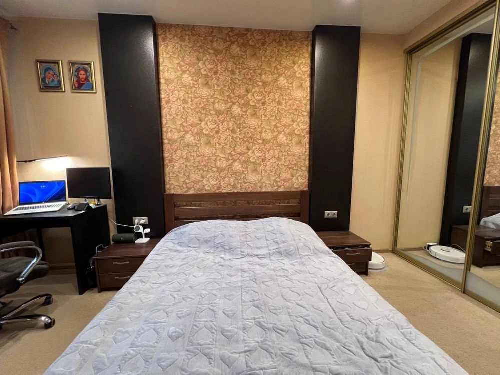 Продаж 2-кімнатної квартири з ремонтом, 65 м², державна реєстрація