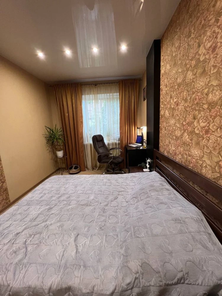 Продаж 2-кімнатної квартири з ремонтом, 65 м², державна реєстрація