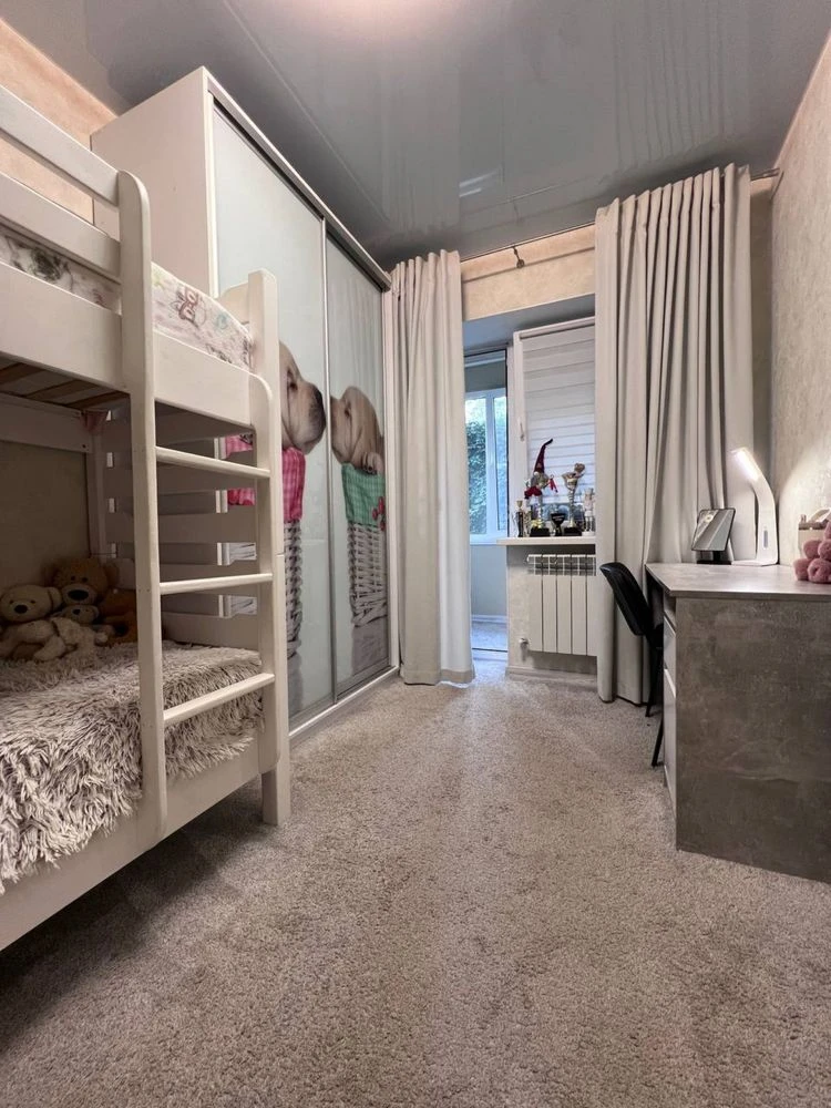 Продаж 2-кімнатної квартири з ремонтом, 65 м², державна реєстрація