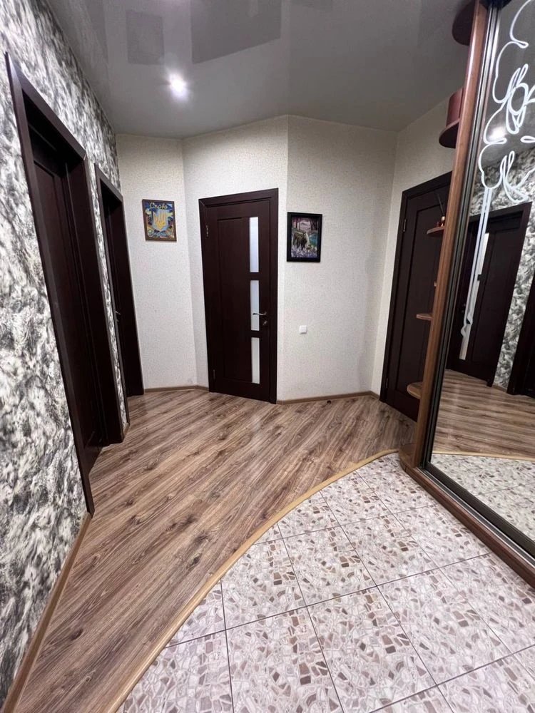 Продаж 2-кімнатної квартири з ремонтом, 65 м², державна реєстрація