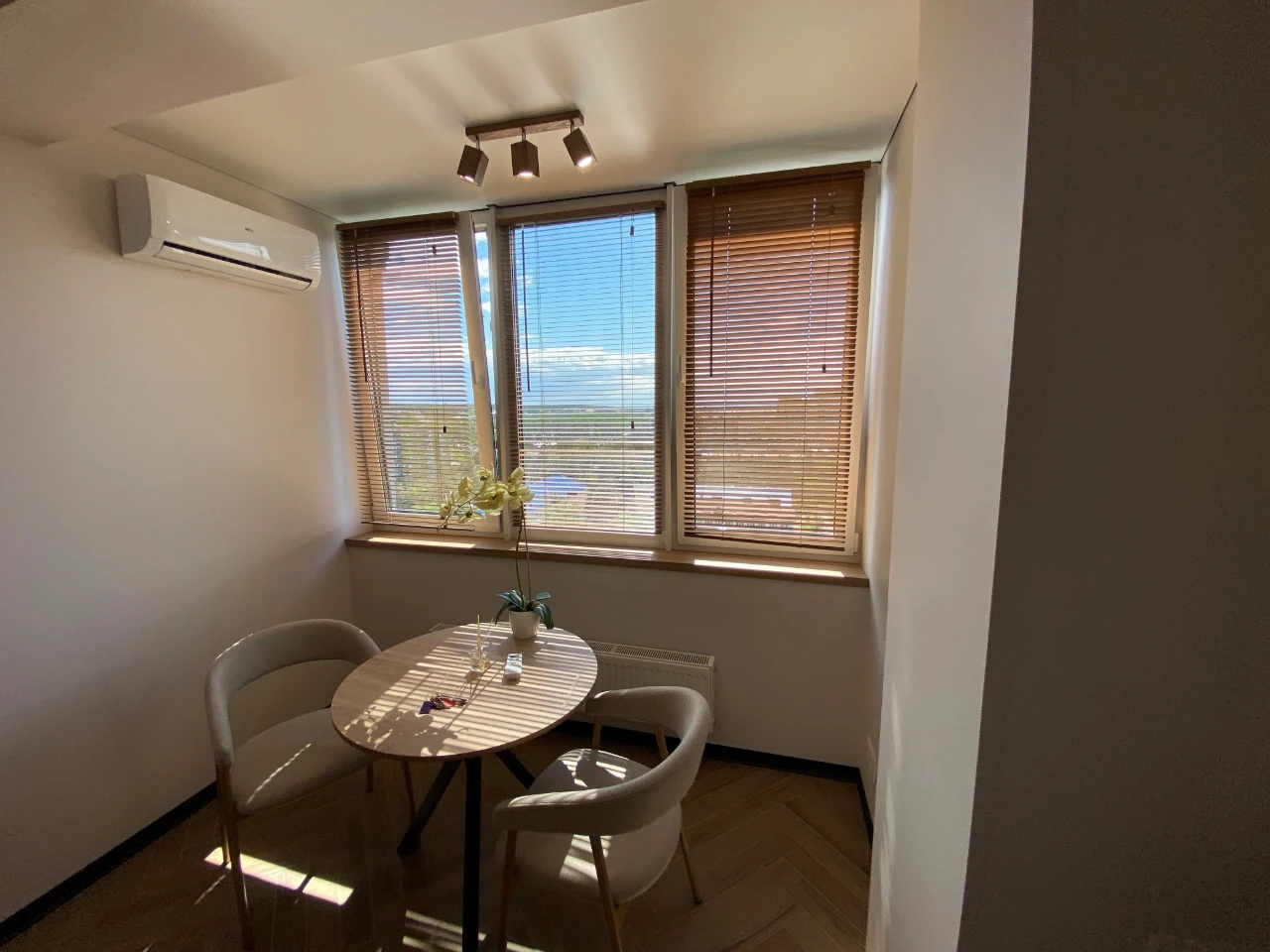 Sale of one-bedroom apartments with renovation, Central Premium Residence