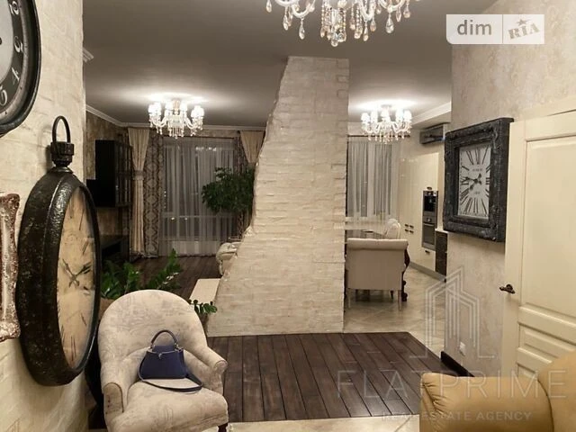 Продаж 2к квартири 100 кв. м на вул. Василя Тютюнника 37/1 •