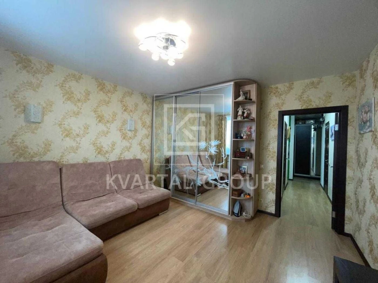 Apartment for Sale: 2 Rooms, Renovated, Separate Layout, Gas