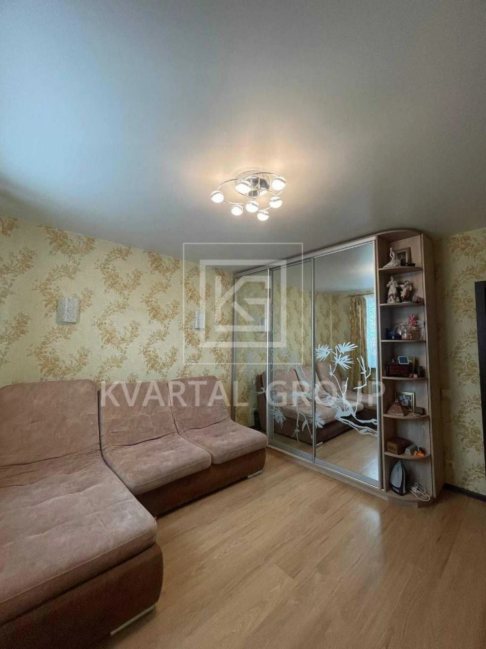 Apartment for Sale: 2 Rooms, Renovated, Separate Layout, Gas