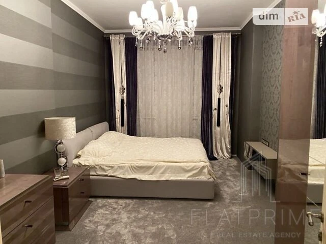 Продаж 2к квартири 100 кв. м на вул. Василя Тютюнника 37/1 •
