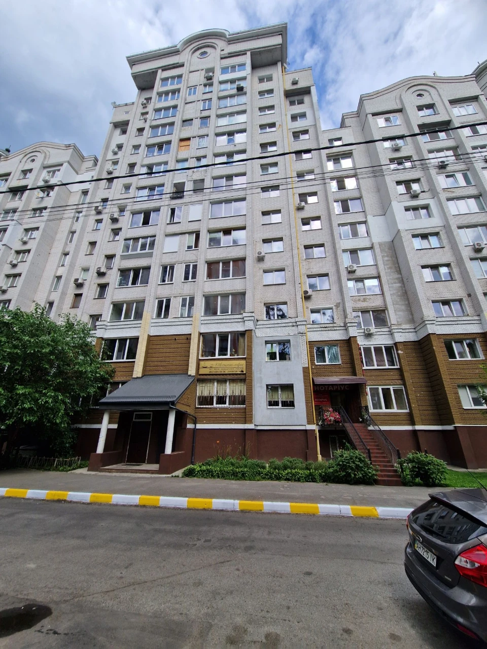 Продається велика двокімнатна квартира. Ірпінь.