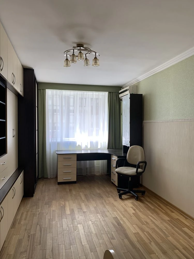 Продається велика двокімнатна квартира. Ірпінь.