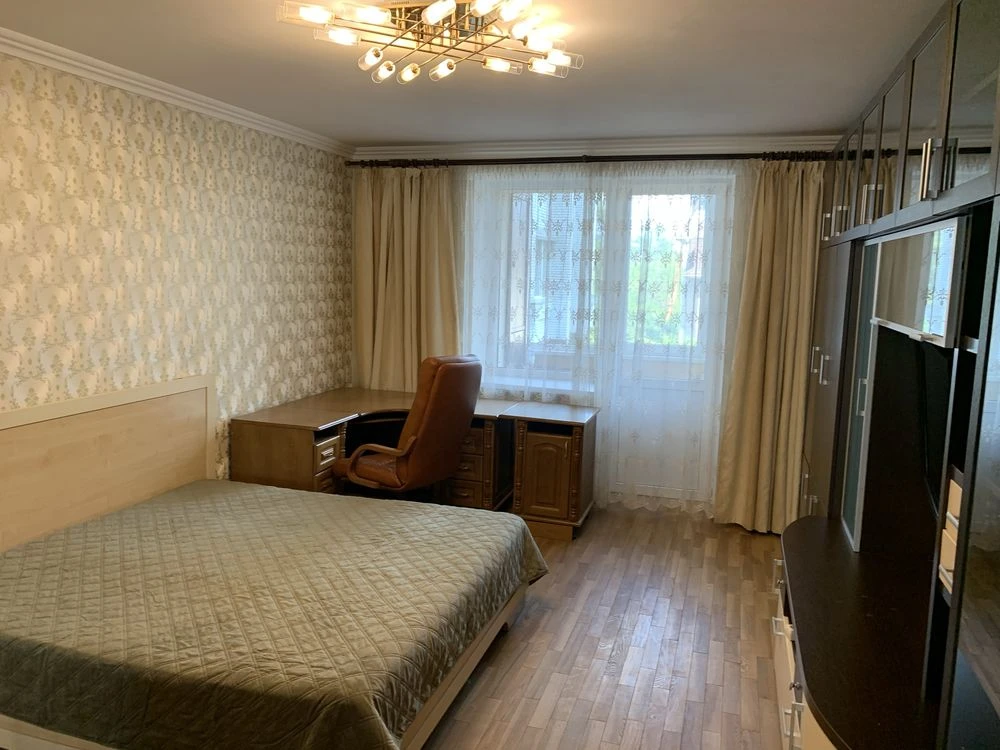 Продається велика двокімнатна квартира. Ірпінь.