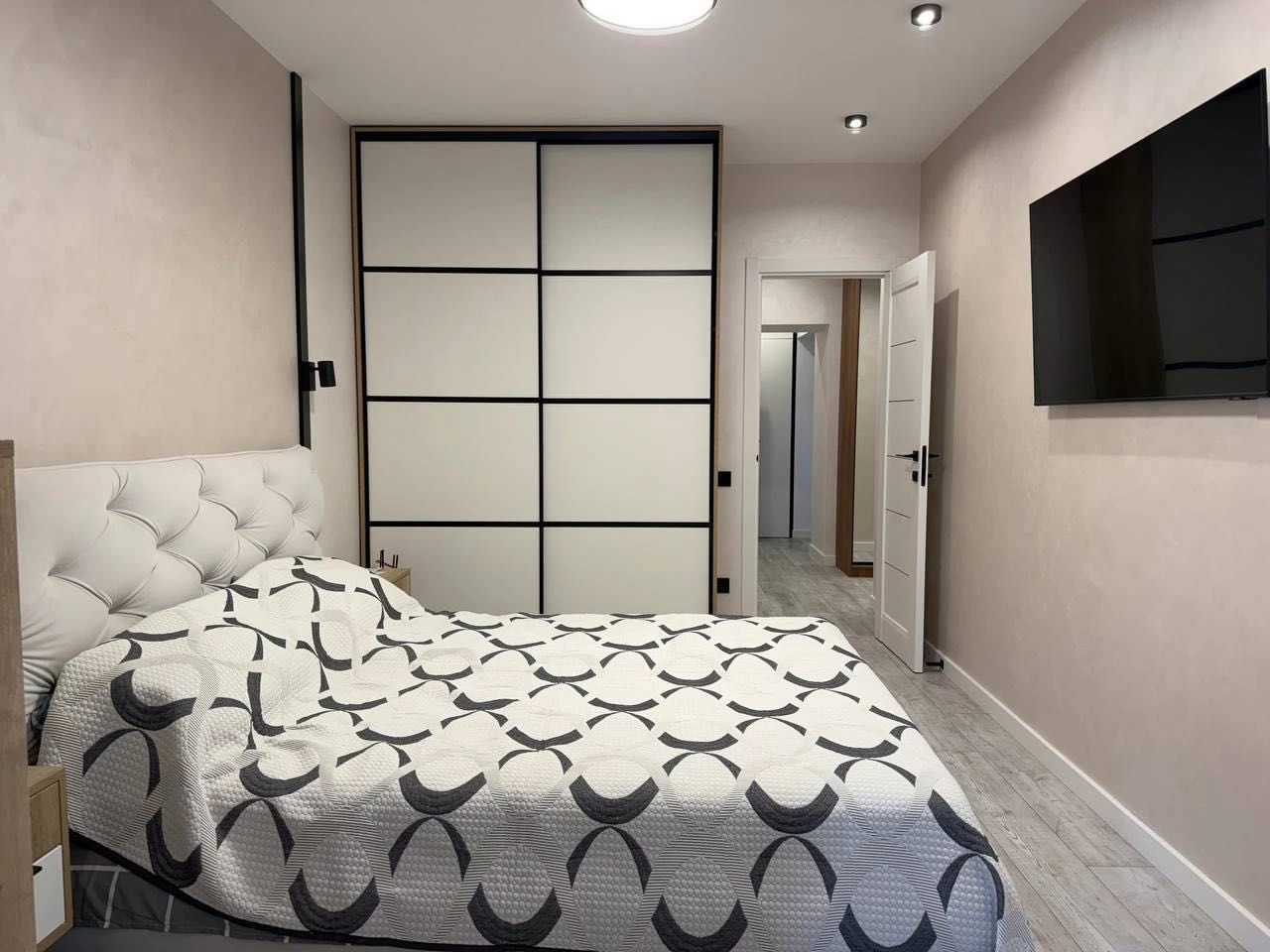 2-room apartment with a view of Park Pravyka, Art Residence Residence, center