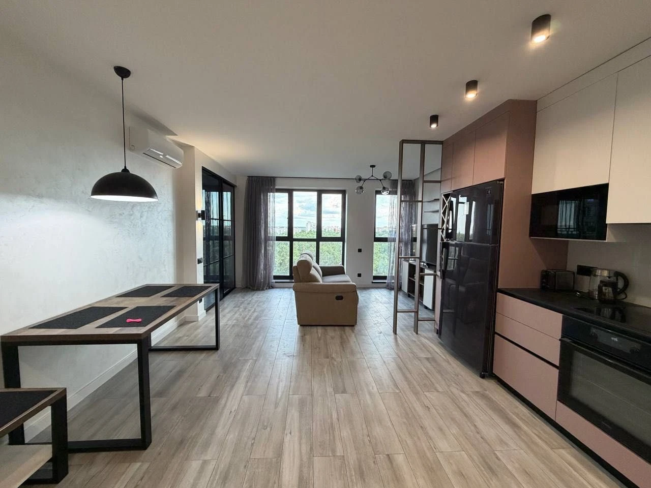2-room apartment with a view of Park Pravyka, Art Residence Residence, center