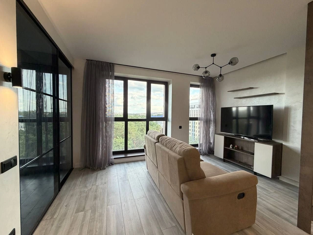 2-room apartment with a view of Park Pravyka, Art Residence Residence, center