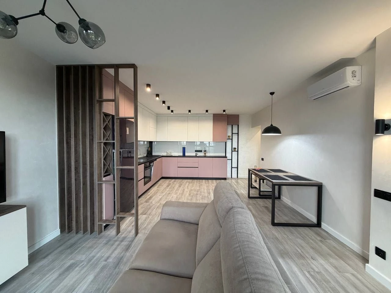 2-room apartment with a view of Park Pravyka, Art Residence Residence, center
