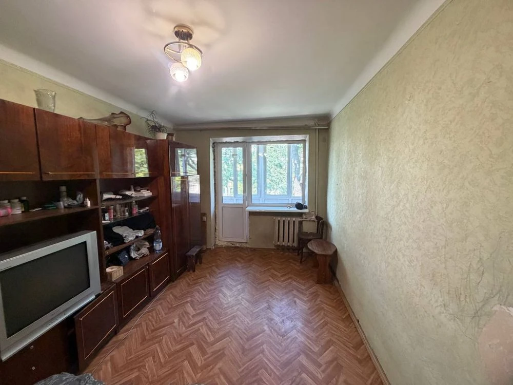 Sale of a renovated 1-bedroom apartment. No commission.