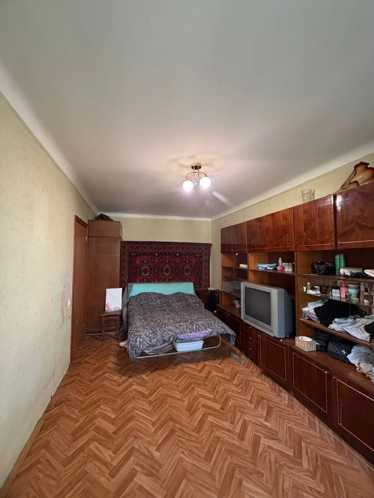 Sale of a renovated 1-bedroom apartment. No commission.
