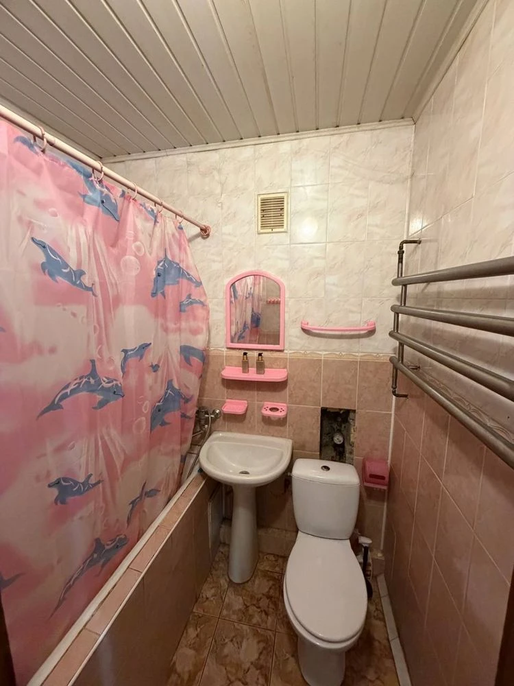 Sale of a renovated 1-bedroom apartment. No commission.