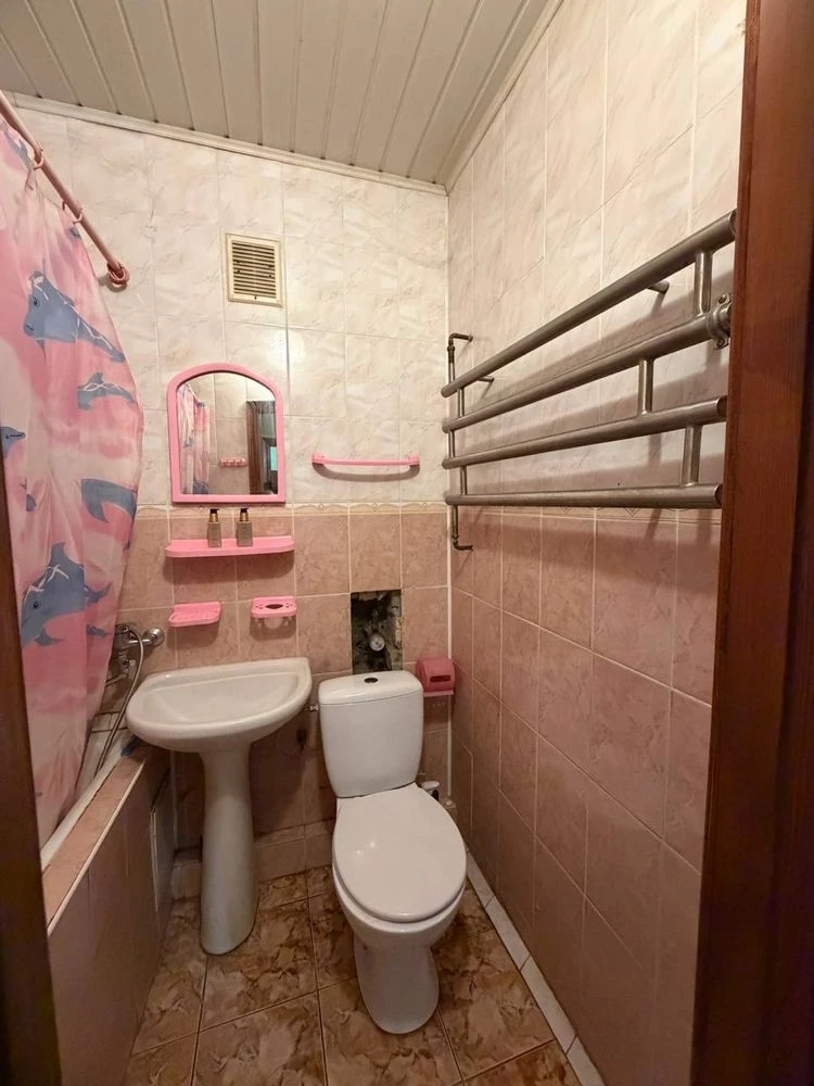 Sale of a renovated 1-bedroom apartment. No commission.