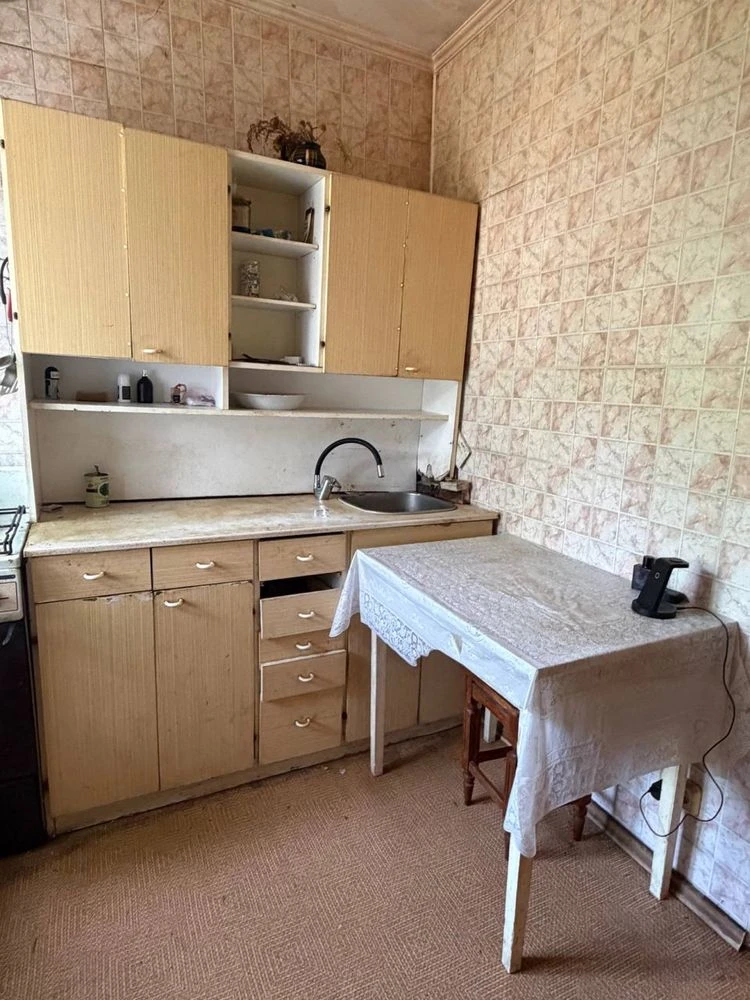 Sale of a renovated 1-bedroom apartment. No commission.